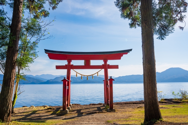 田沢湖湖畔の御座石神社の鳥居