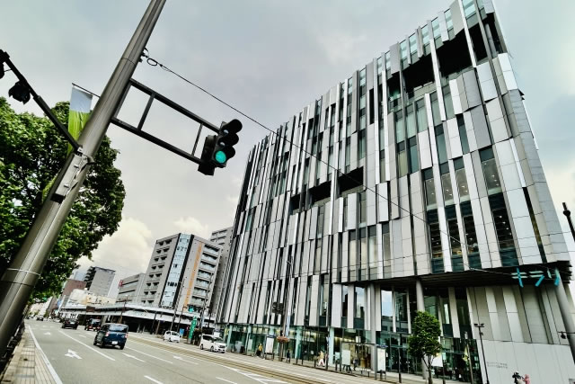 富山市ガラス美術館