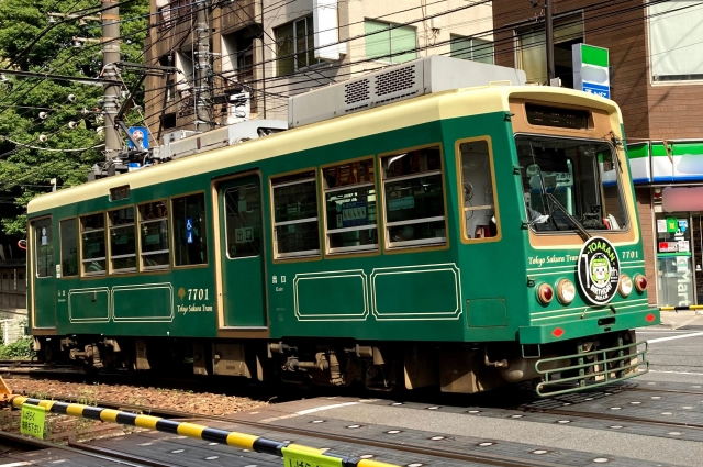 インバウンド旅行客に人気の都電荒川線